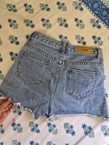 Stylish Denim Cut-Off Shorts