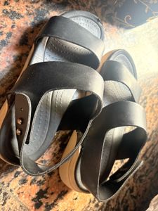 Comfortable Black Strap Sandals