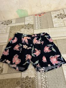 Chic Floral Print Shorts