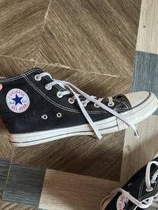 Converse Black