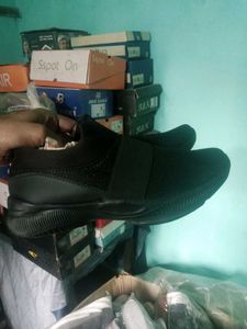 NEW NO USED CASUAL SHOES FOR MEN AND WOMEN.