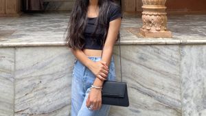 Chic Black Clutch with Chain Strap