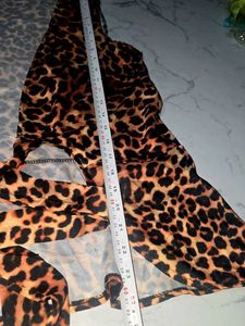 Leopard Print Tie-Front Crop Top 32-34