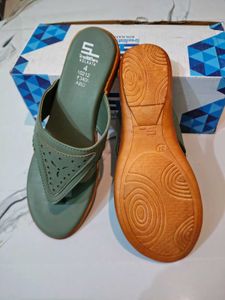 Stylish Green Flip-Flop Sandals
