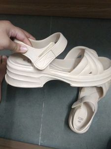 Zudio Platform Sandals