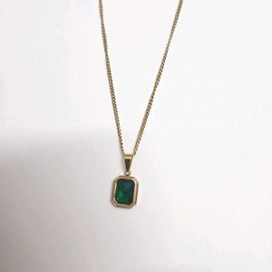Elegant Emerald Pendant Necklace