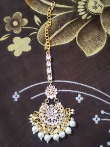 Beautiful Kundan Maangtika
