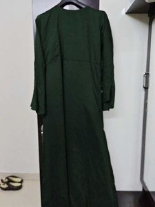 Elegant Green Kurta with Floral Embroidery and pat