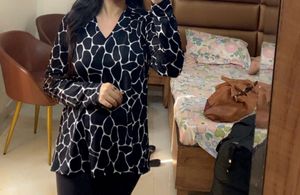 Stylish Giraffe Print Tunic Top