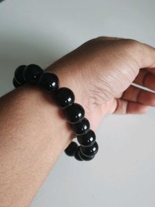 Elegant Black Beaded Bracelet
