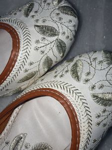 Embroidered panjabi Juttis