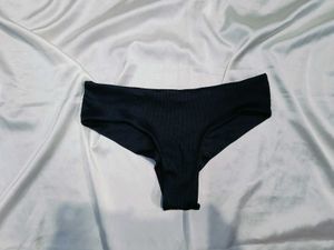 🇳🇿💫🎀Chic Black V-Cut Thong Panty