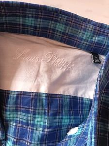 Classic Blue Plaid Button-Up Shirt(new)