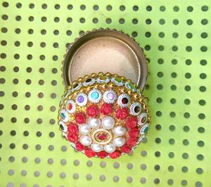 it's a beautiful ornaments organiser