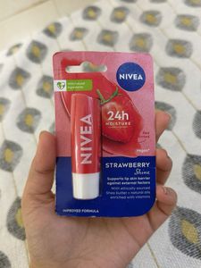 NIVEA Strawberry Shine Lip Balm