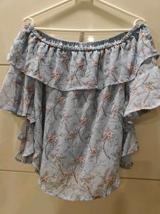 crop top in M ruffled by lee Cooper