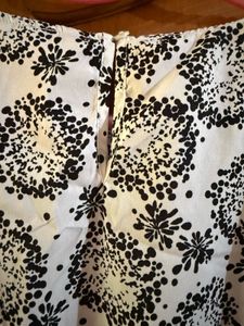 Chic Black &amp; White Floral Ruffle Sleeve Top