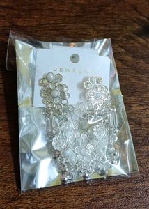 NEW Elegant Silver Flower Dangle Earrings