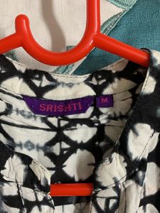 Black &amp; White Roll Up 3/4 Sleeves Woman Top