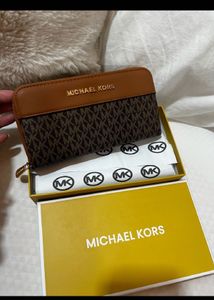 Michael Kors Combo: Shoulder Bag + Wallet