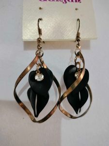Stylish Drop Earrings with Leaf Design