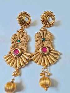 Exquisite Gold Tone Dangle Earrings