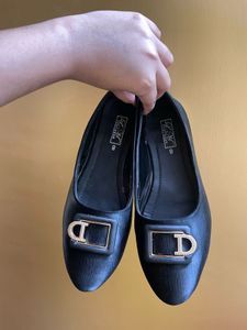 Black Buckle Flats