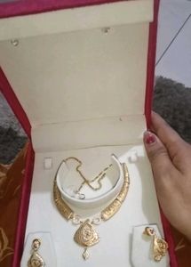 Elegant Gold Necklace &amp; Earring Set