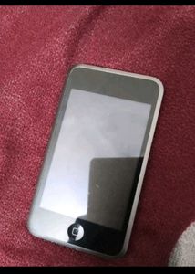Apple iPod Touch 1st gen 8GB with sync cable