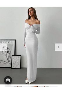 Elegant Off-the-Shoulder Maxi Dress