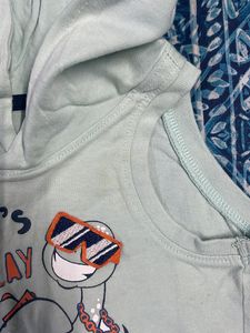 Hoodie Smart T-shirt Worn Twice 2 Month To 7 Mon