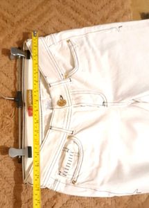 Off white with contrast stitching skinny capri