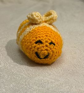 handmade chorchet bee