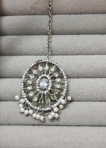 Exquisite Kundan Maang Tikka