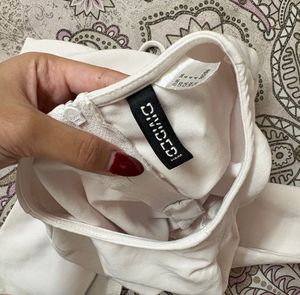 Chic White Long Sleeve Crop Top