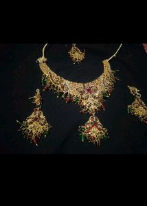 Exquisite Kundan &amp; Emerald Necklace Set