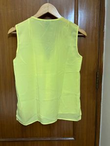 🆕H&amp;M Yellow Collared Button-Up Top
