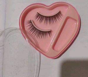Natural Looking False Eyelashes