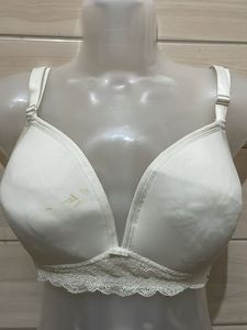 40C GINA Benotti White Lace Trim Bra