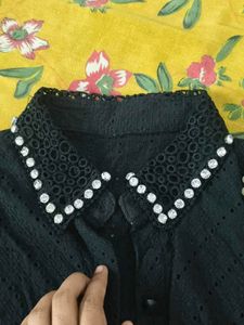 black lace embroidery croptshirt