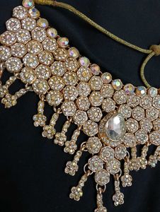 Exquisite Kundan Necklace Set with Earrings