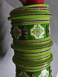 Green &amp; White Bangle Set