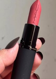 Mac powder kiss shade 930 Breakthrough