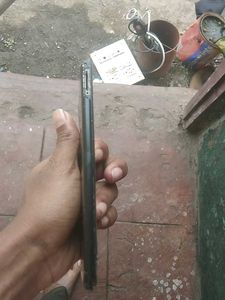 Honor Mobile Phone - Cracked Screen