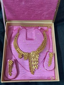 Elegant Gold Necklace & Earring Set