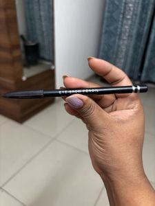 MAC Lip liner + Swiss Beauty Eye and Brow Penci
