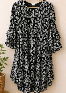 Chic Black & White Leaf Print Tunic