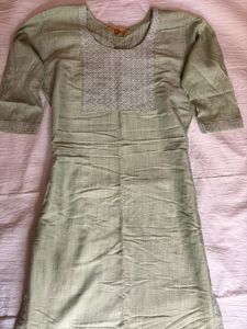 Women's Green Embroidered Kurta