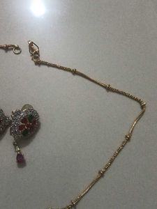 Tanishq pendal butti chen set