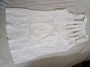 White Top With Zipper Closure
